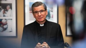 L'arcivescovo di San Antonio chiede agli ebrei di smettere di uccidere i palestinesi e di riconoscere lo Stato palestinese