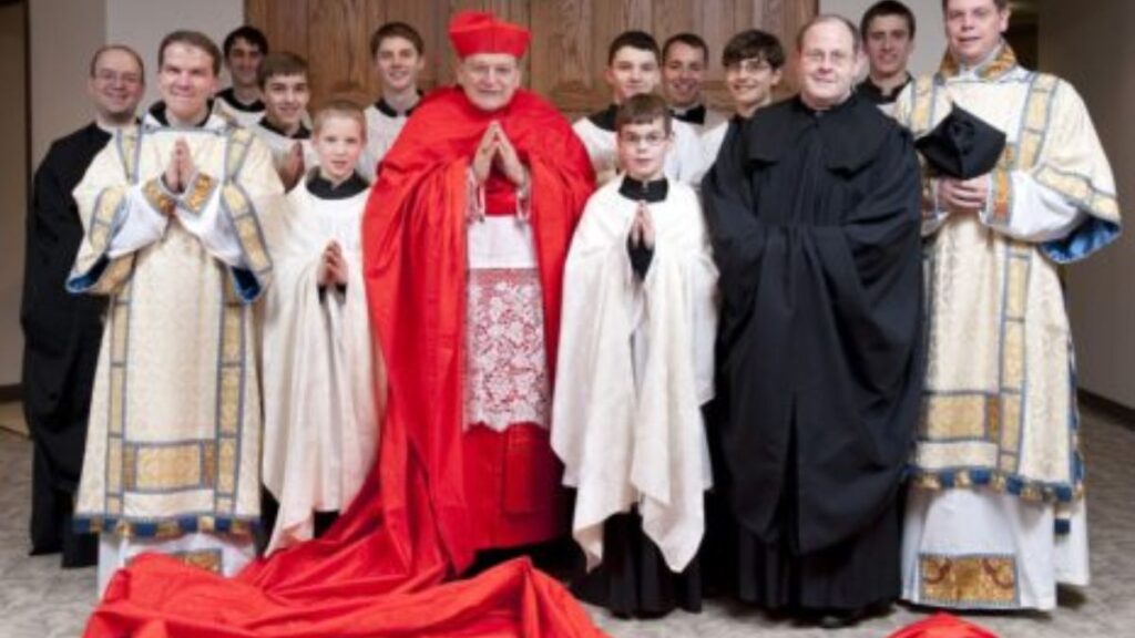 Il Cardinale Burke Critica l’Inaugurazione delle Olimpiadi: “Testimonianza dell’Oscurità e del Peccato nel Mondo”