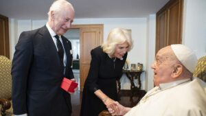 I Re d’Inghilterra fanno visita a Papa Francesco a Santa Marta